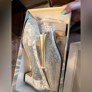 Jacques Levine Concept Silver Lam shoes